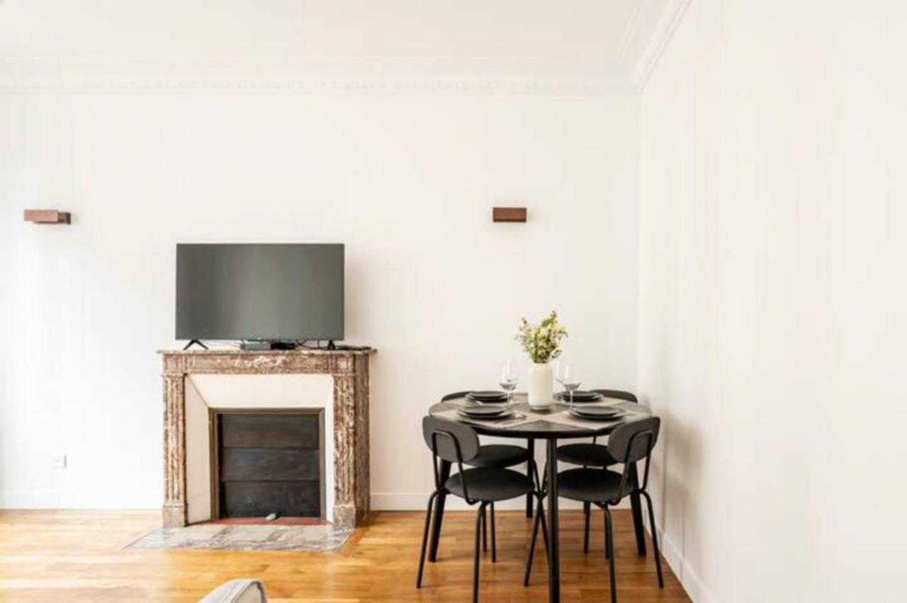 The Square, Paris-Asnieres, Private Apartment With Bedroom And Living Room Dış mekan fotoğraf